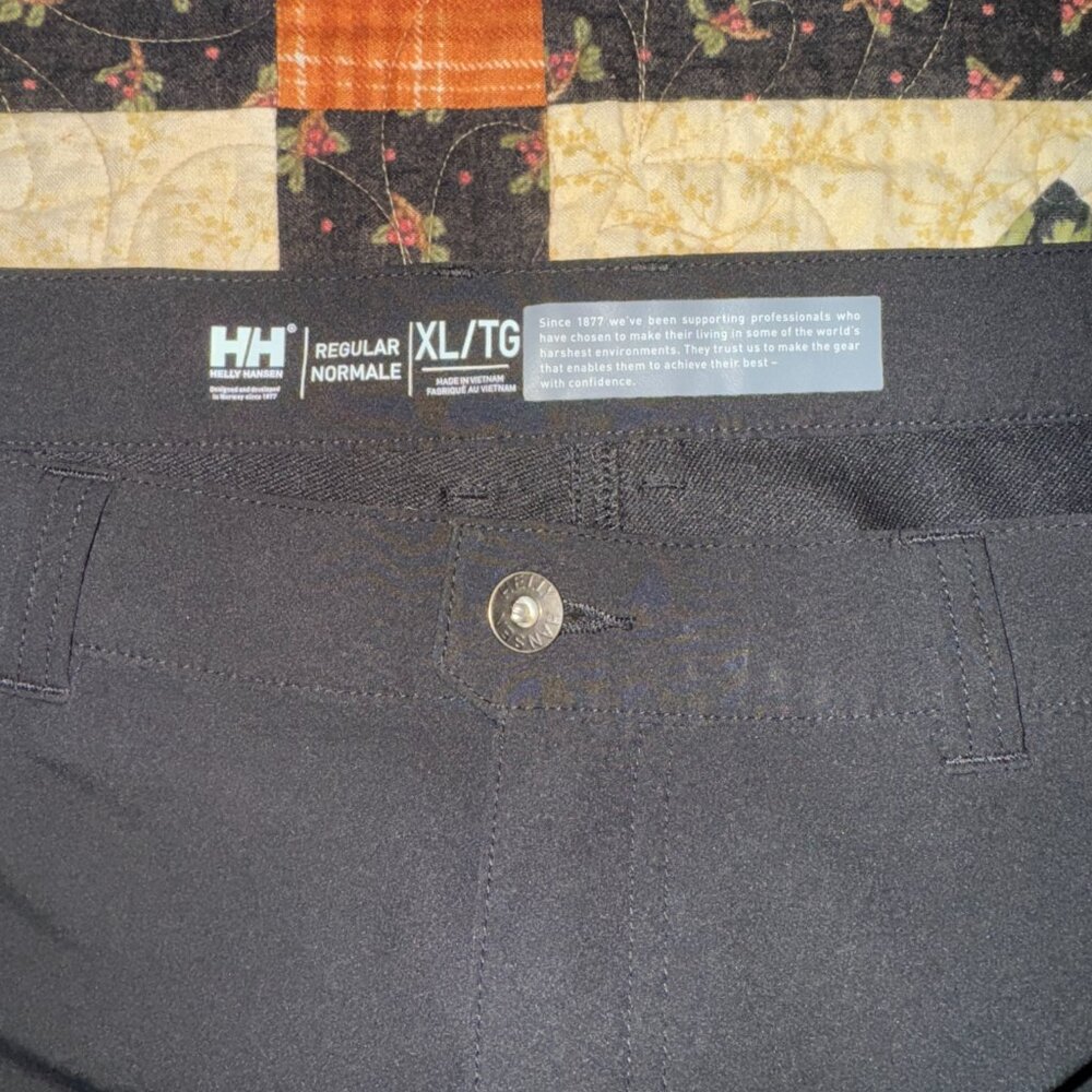 Helly Hansen Black Shorts Size XL - Picture 3 of 4
